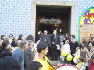 Chegada do Bispo Auxiliar do Porto à Igreja Matriz da Sobreira.